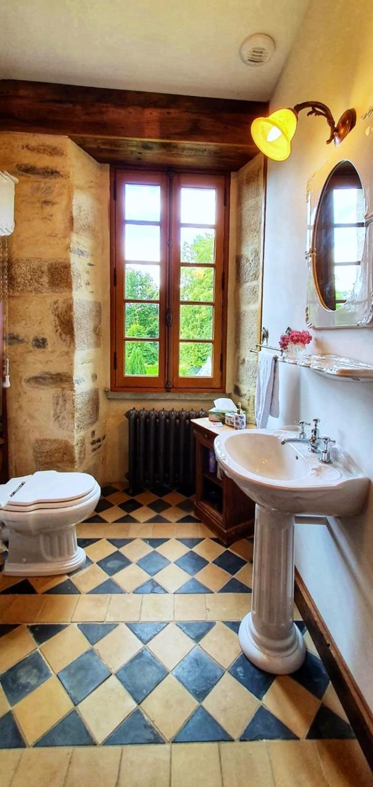 Chateau Isigny, Ideal Pour Les Familles Avec Enfants Et Les Animaux De Compagnie, Situe A Proximite Du Mont Saint-Michel Exterior photo