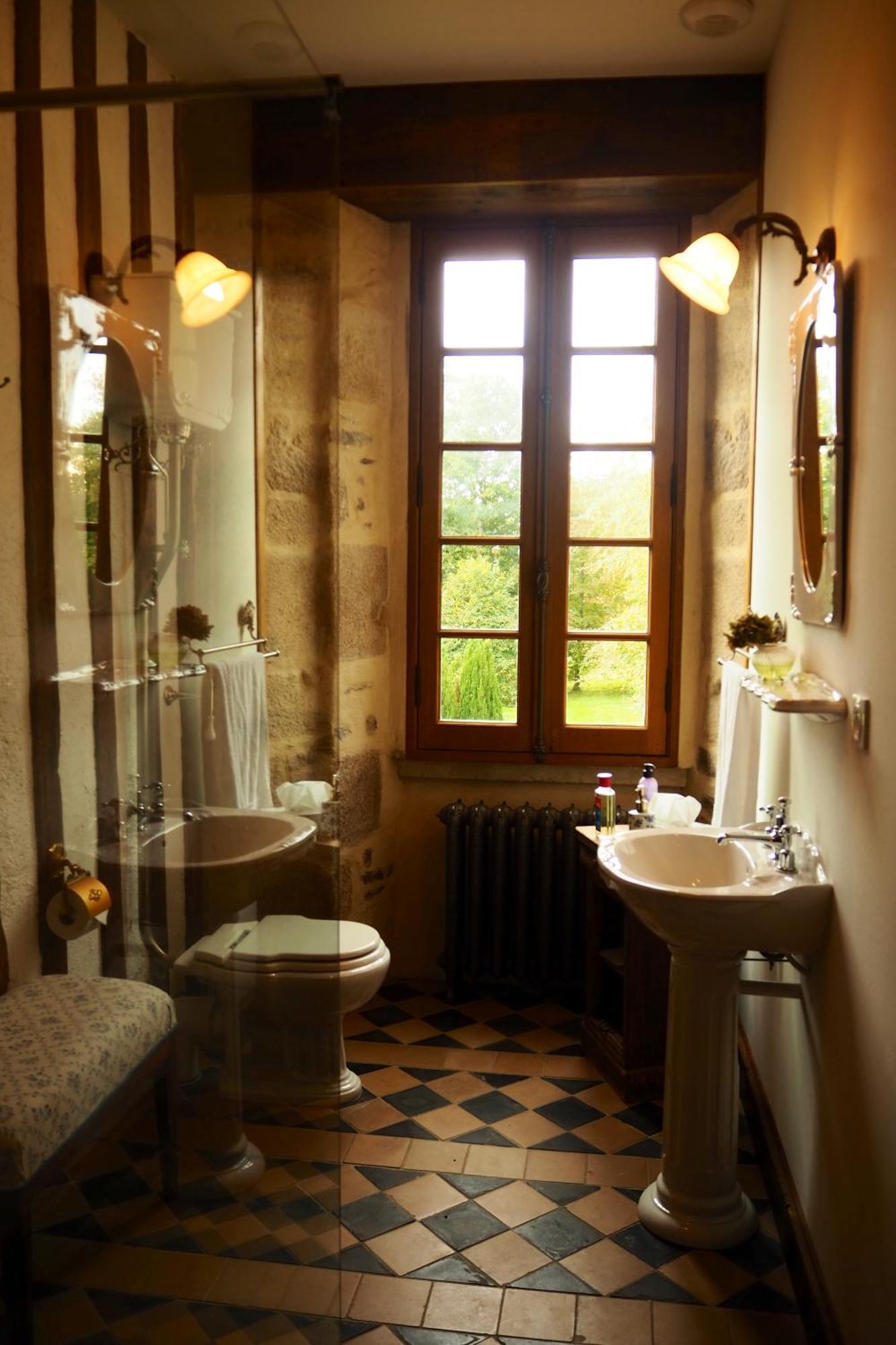 Chateau Isigny, Ideal Pour Les Familles Avec Enfants Et Les Animaux De Compagnie, Situe A Proximite Du Mont Saint-Michel Exterior photo